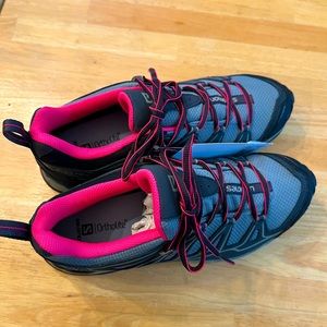 NWT - Women’s Salomon Waterproof Trail Shoes - Size 9